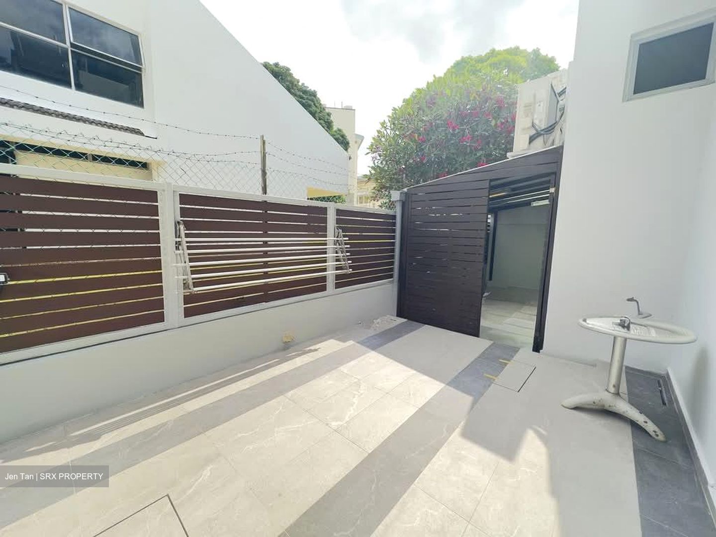 Bedok Road (D16), Terrace #565210781